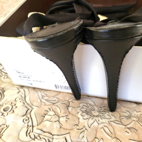 BCBG Heels Sz 7 - Picture 2 of 3